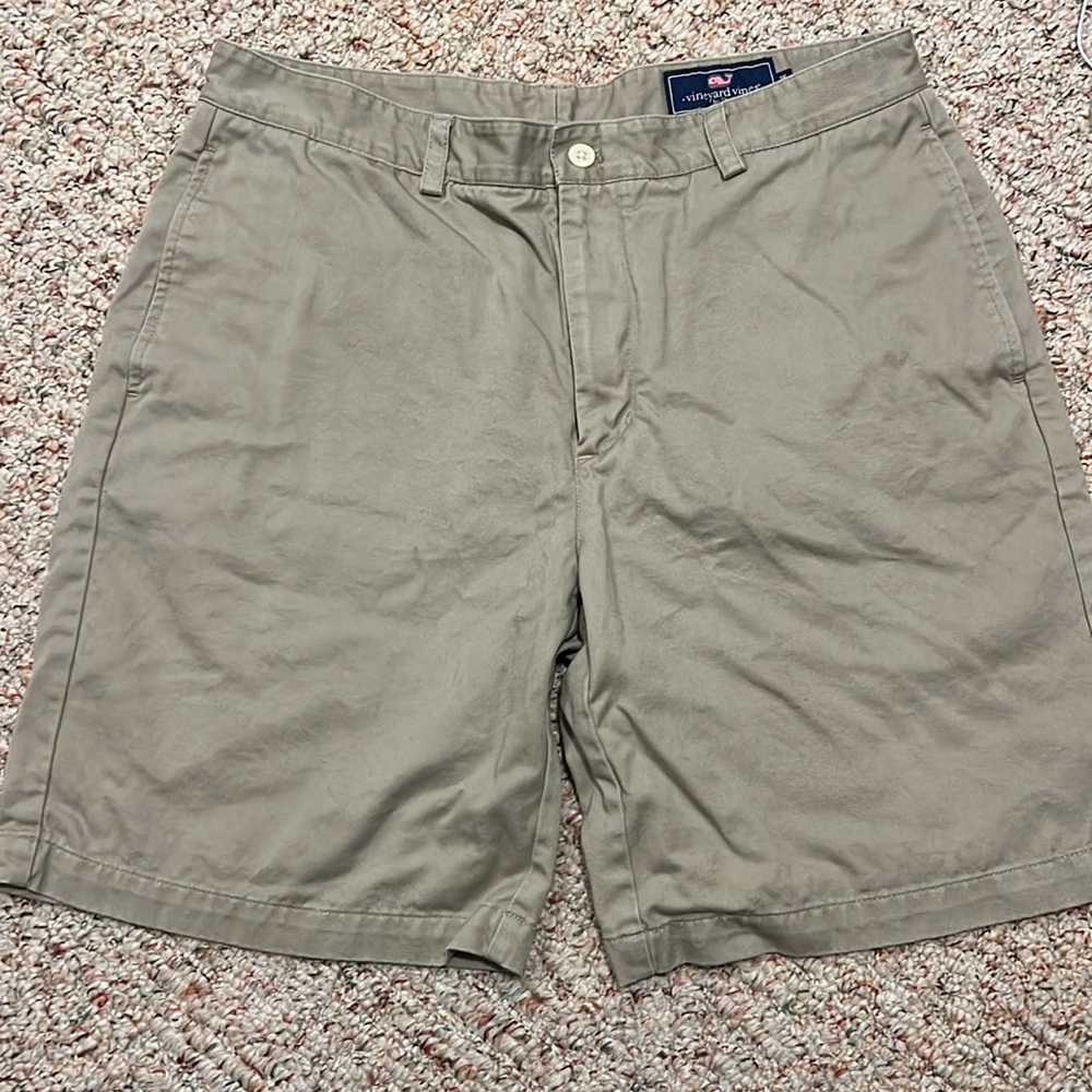 Vineyard Vines men’s dark khaki shorts size 35